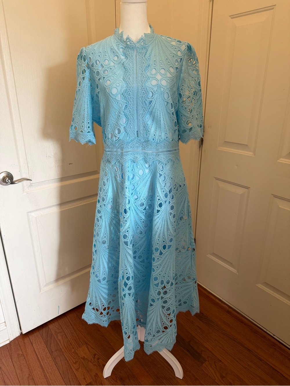 NWT Women’s Blue Lace Midi Dress - Elegant Women's Fit & Flare w/lining size L